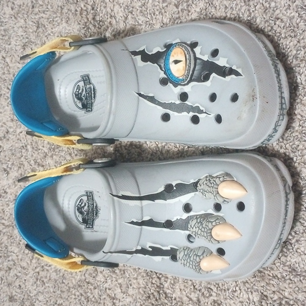 Boys Crocs size 5(J)